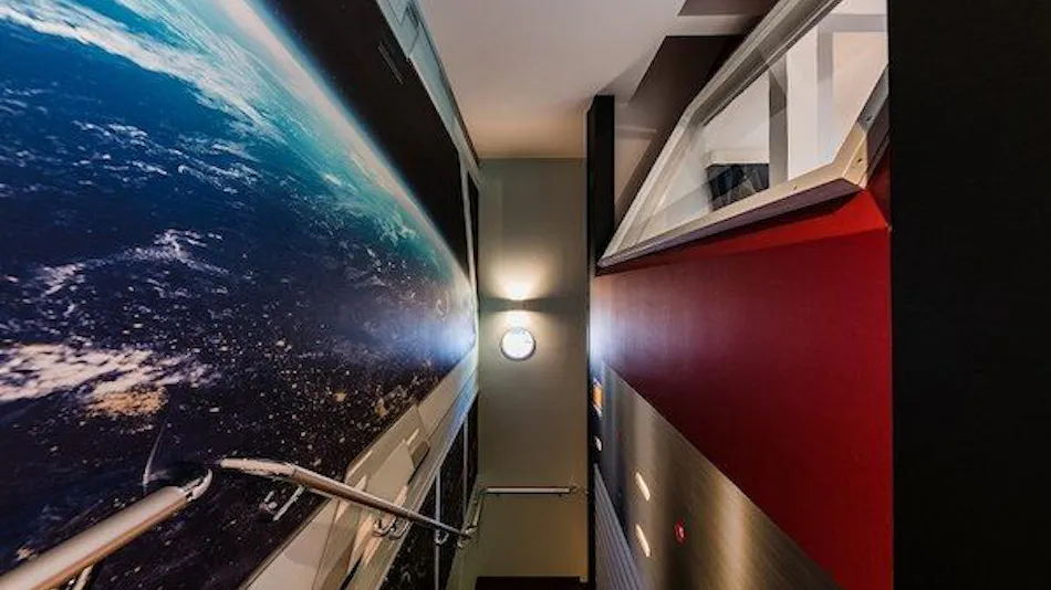 GUEST HOUSE DISCOVERY SHIP