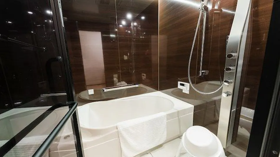 GUEST HOUSE DISCOVERY SHIP