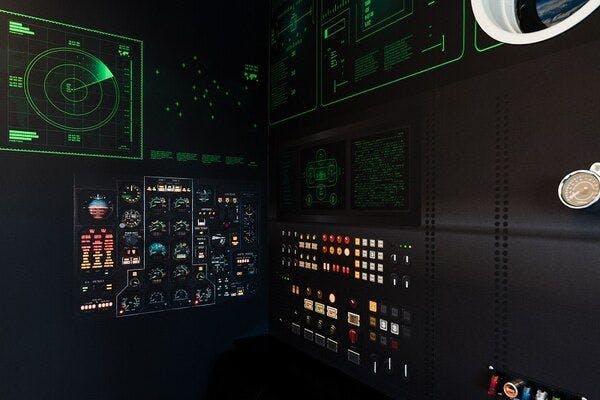 GUEST HOUSE DISCOVERY SHIP