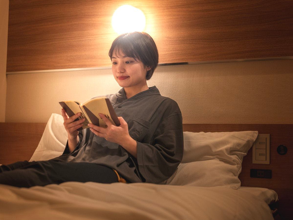 Pencahayaan redup untuk mendukung tidur nyenyak ※Pengalaman penggunaan