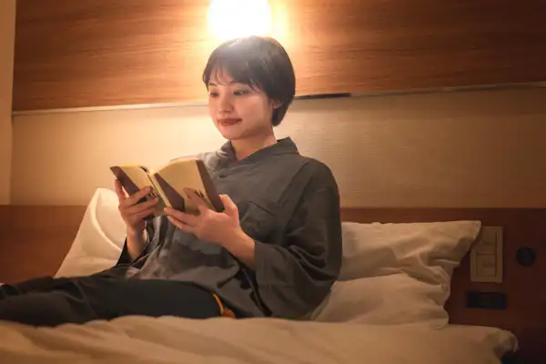 Pencahayaan redup untuk mendukung tidur nyenyak ※Pengalaman penggunaan