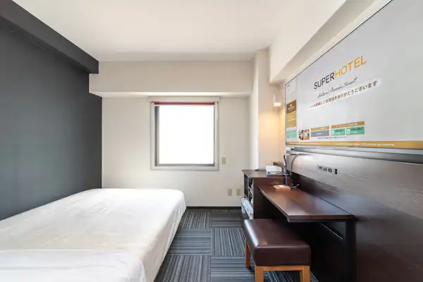 12 meter persegi, ukuran tempat tidur lebar 140 cm