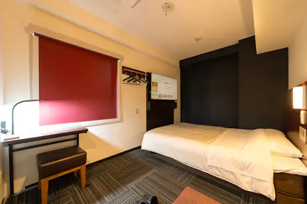 Pencahayaan yang agak redup membantu Anda tidur nyenyak.