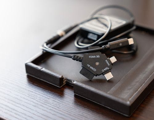 様々な機種に対応した充電器設置