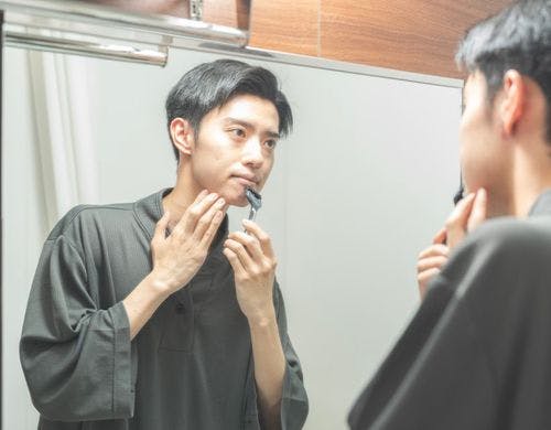 大きな鏡で身だしなみを整える※使用感