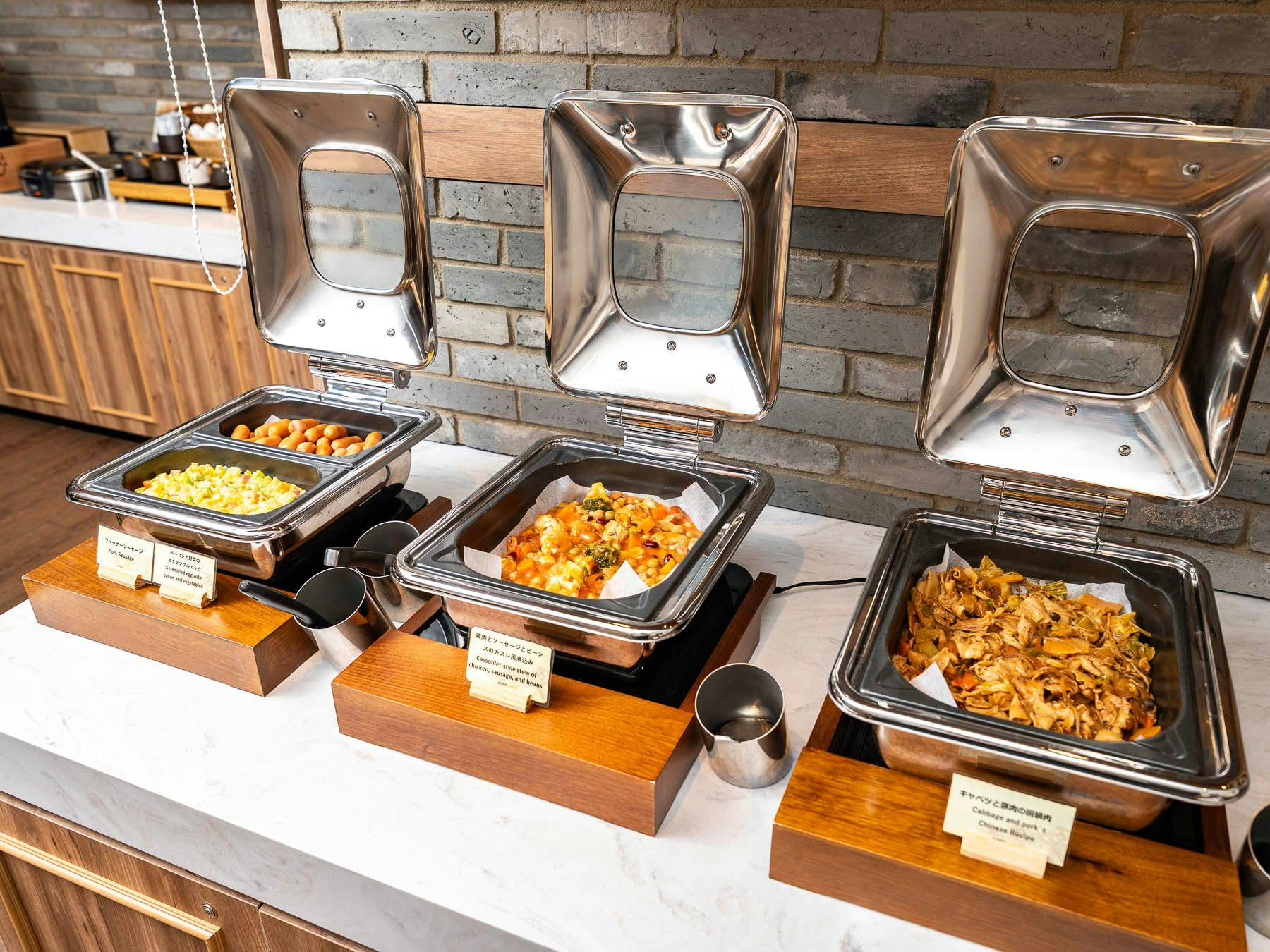 Silakan makan sepuasnya.