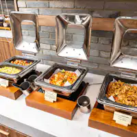 Silakan makan sepuasnya.