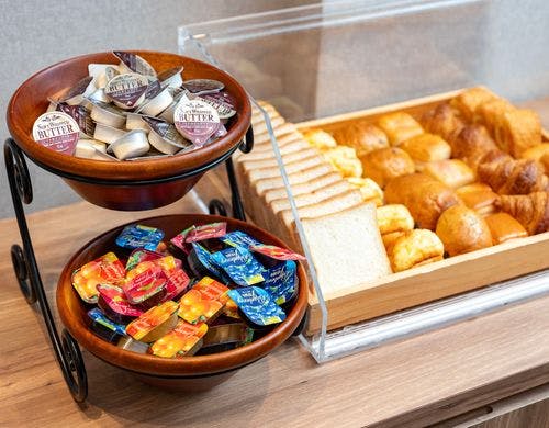 バターやジャムがパンを引き立てます♪