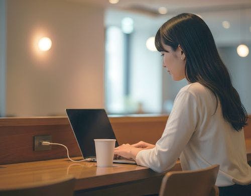 コンセントありで作業も捗ります※イメージ