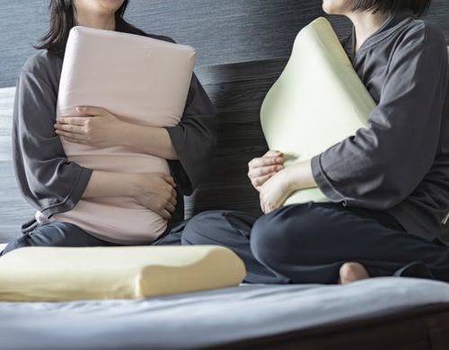 最高の眠りは、最高のパジャマと枕から