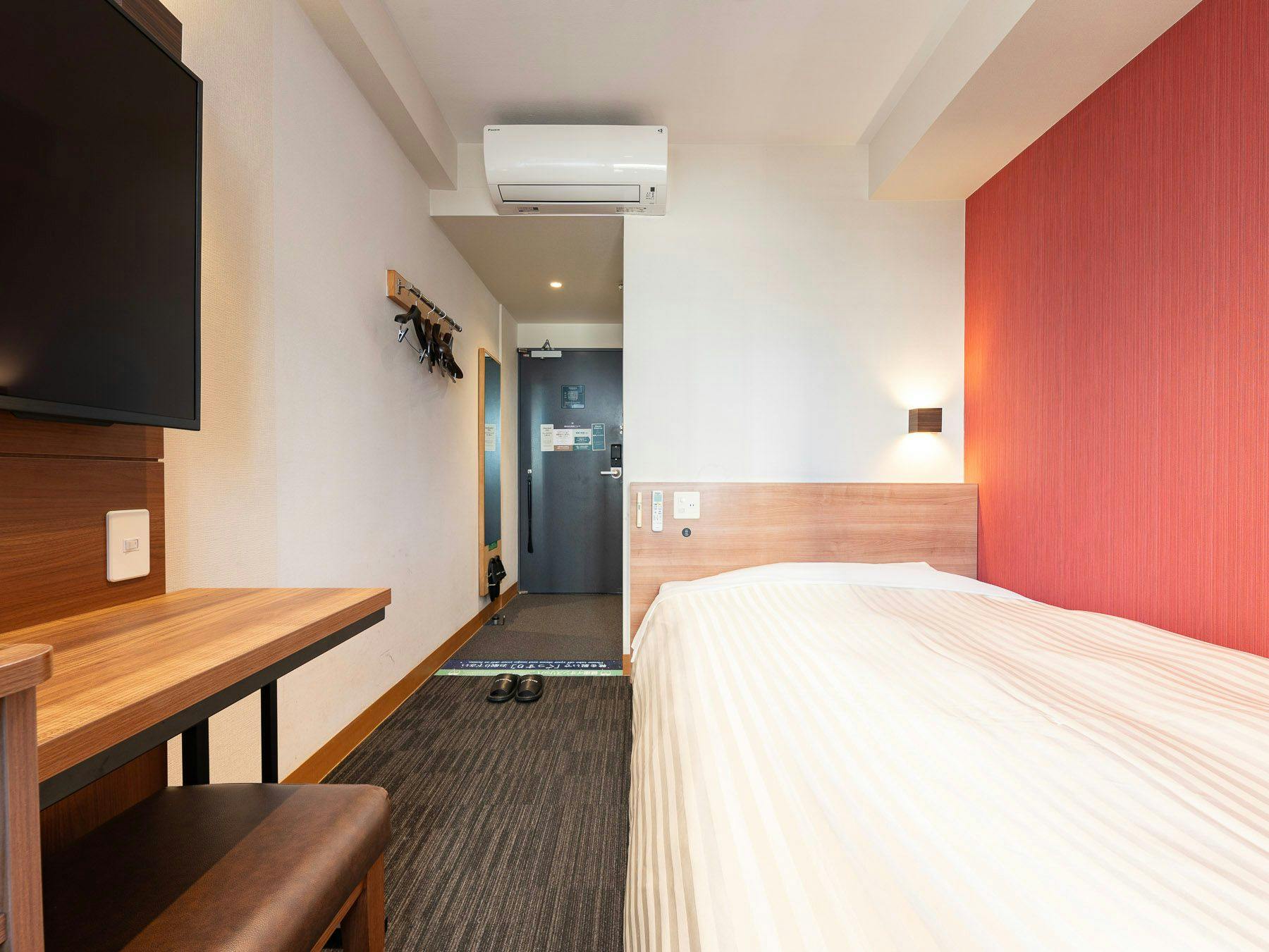 在140cm寬的寬床上安穩入睡