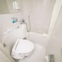 Semua kamar dilengkapi dengan unit kamar mandi.