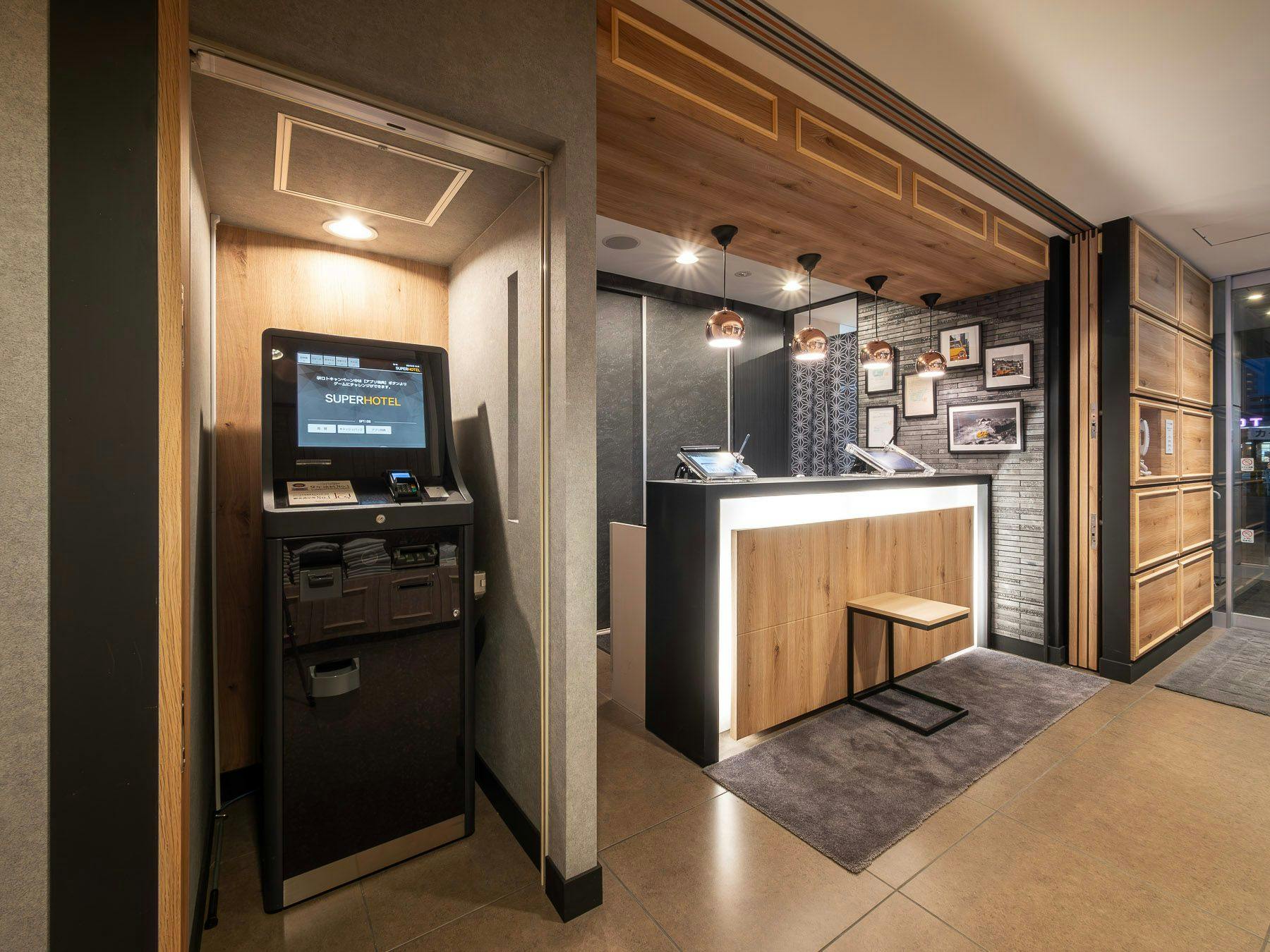 Kami akan menyambut Anda di meja check-in.