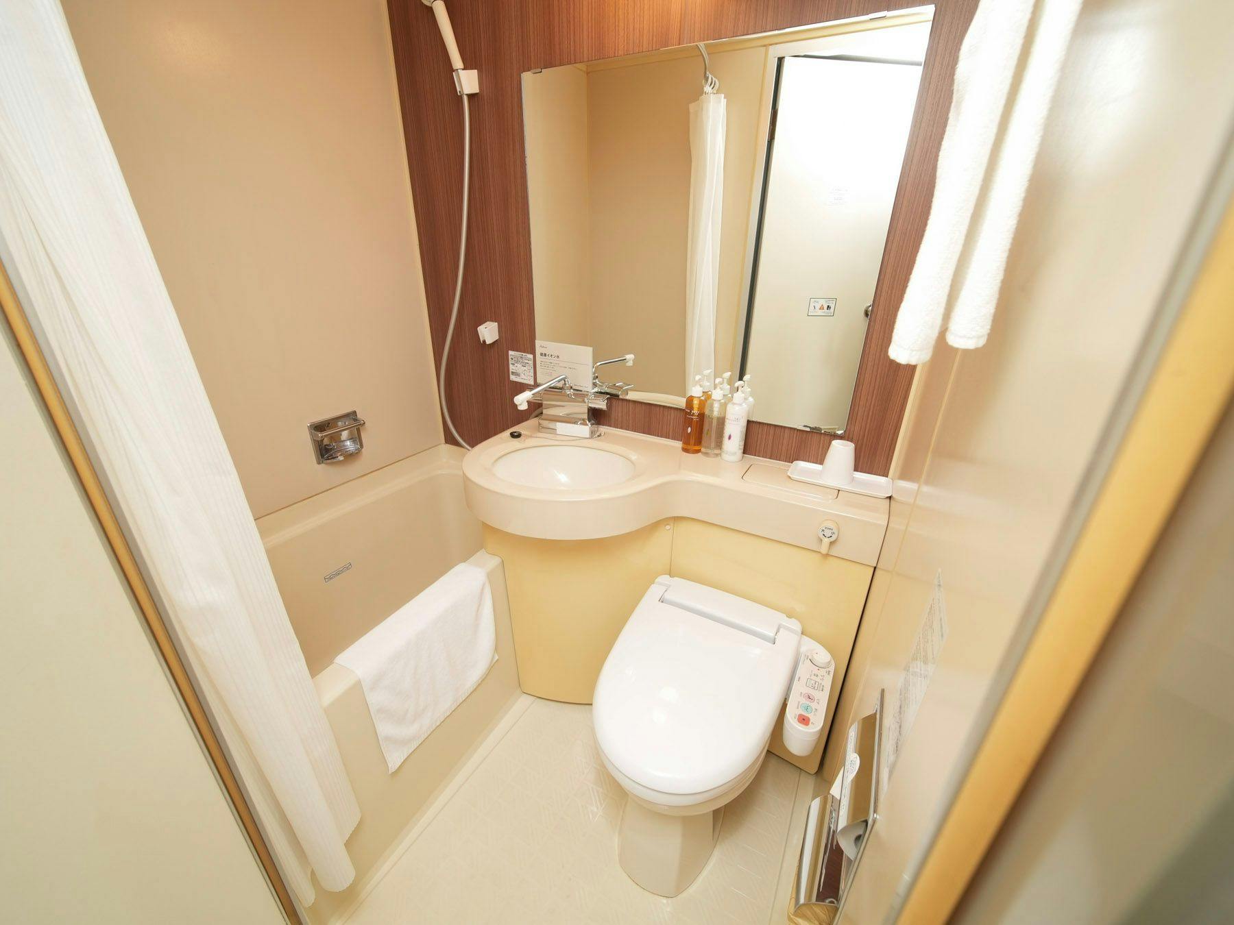 Semua kamar dilengkapi dengan unit kamar mandi.