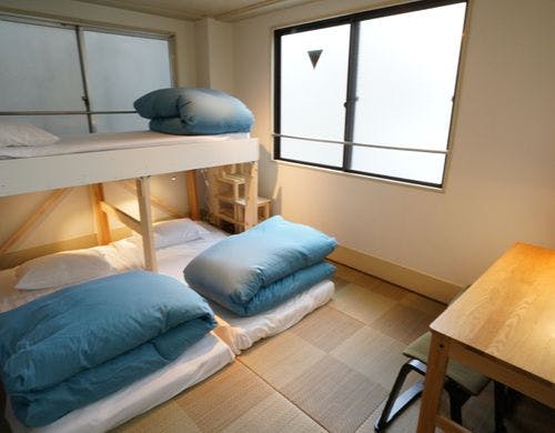 窓の大きな明るいお部屋