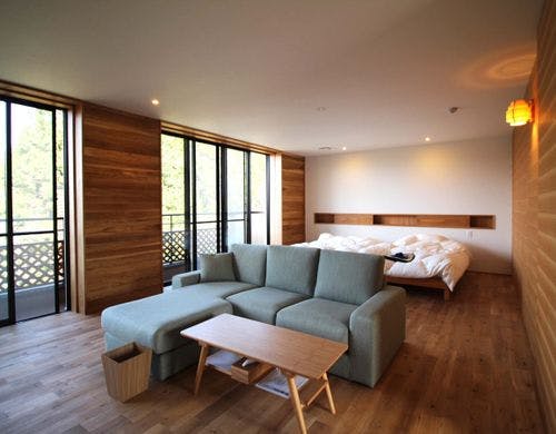 木のぬくもり感じる30畳「もっちゃん」