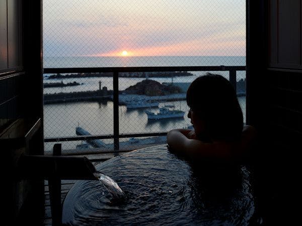 Kaigunkan: The Authentic Home of Taiza Crab - Adults Only Inn