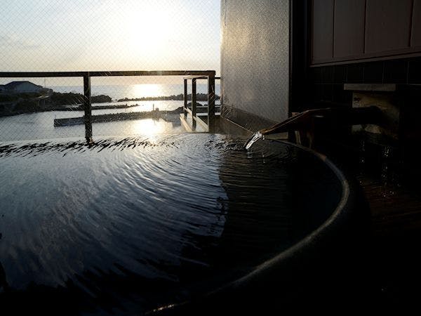 Kaigunkan: The Authentic Home of Taiza Crab - Adults Only Inn