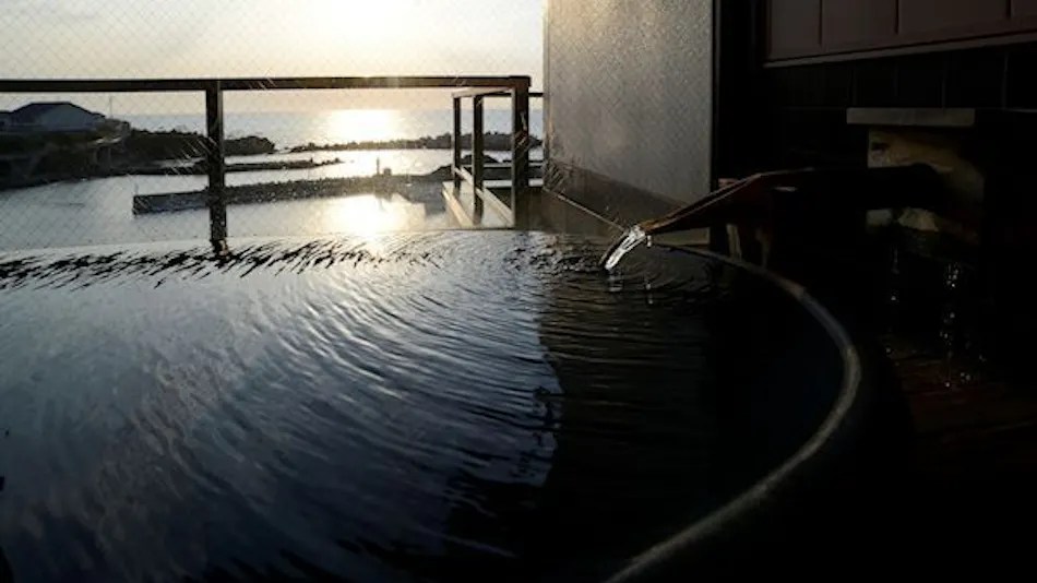 Kaigunkan: The Authentic Home of Taiza Crab - Adults Only Inn