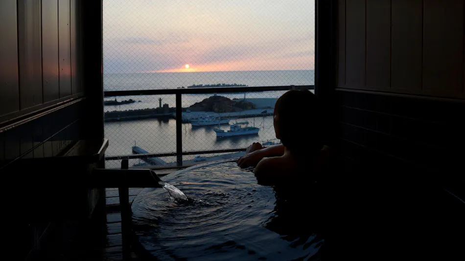 Kaigunkan: The Authentic Home of Taiza Crab - Adults Only Inn