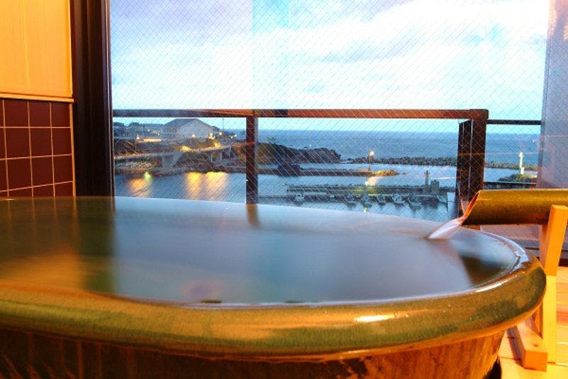 Kaigunkan: The Authentic Home of Taiza Crab - Adults Only Inn