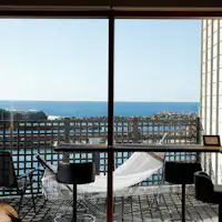 【로비】일본해와 타이노하마 항구를 한눈에 볼 수 있습니다.