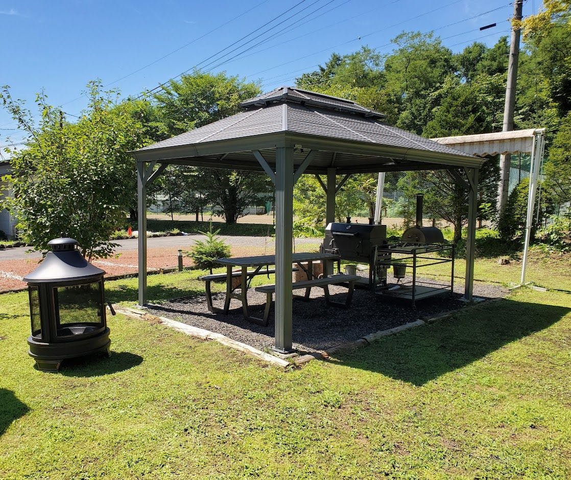 ศาลาพักผ่อนและเตาอบย่างบาร์บีคิว (BBQ) ค่ะ/ครับ