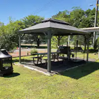 ศาลาพักผ่อนและเตาอบย่างบาร์บีคิว (BBQ) ค่ะ/ครับ