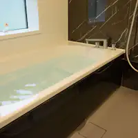 ห้องพักสำหรับ 4 คนพร้อมอ่างอาบน้ำ