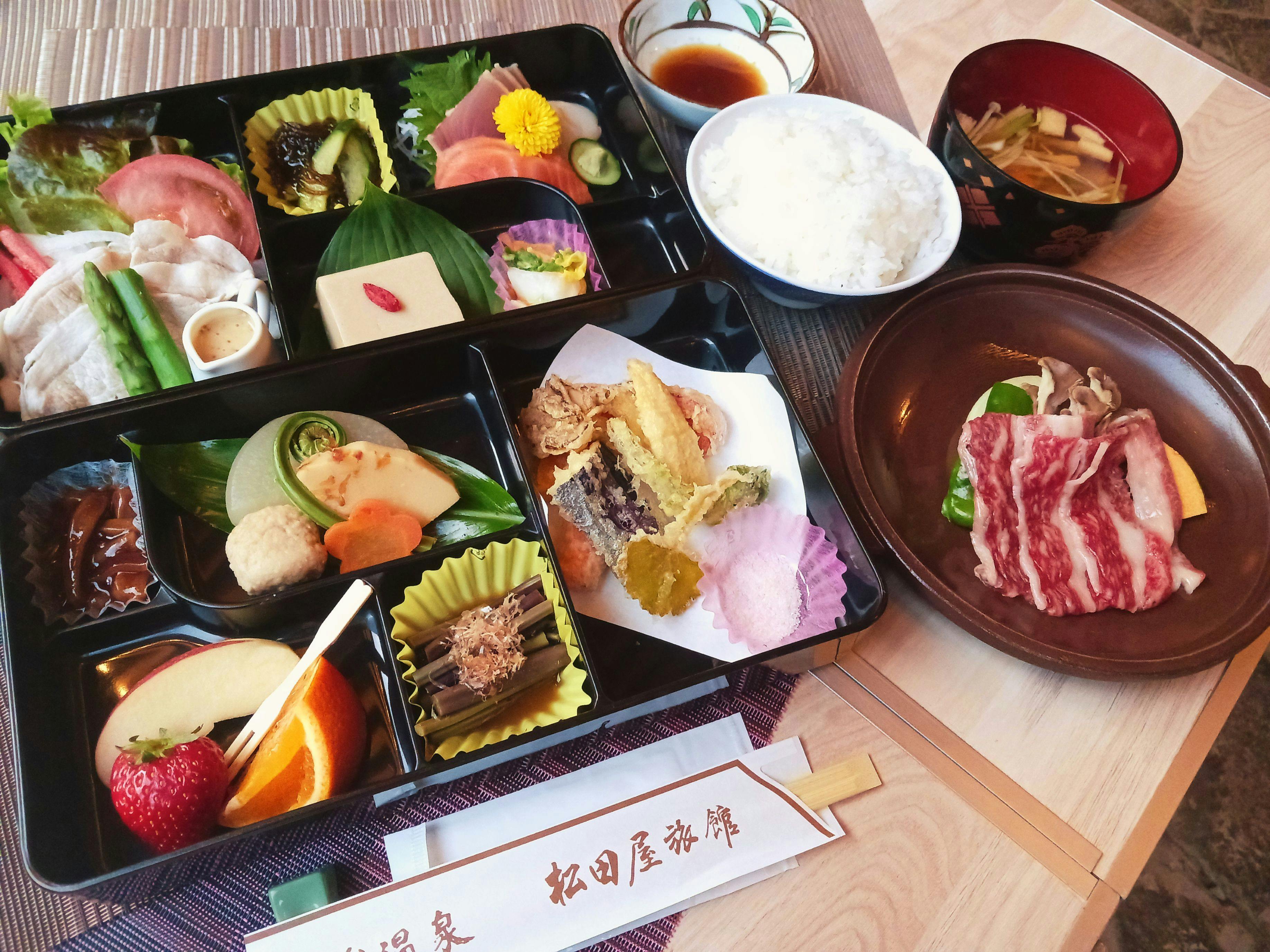 Bento Set Hidangan Istimewa Yumori (Set Dwi-Dulang)