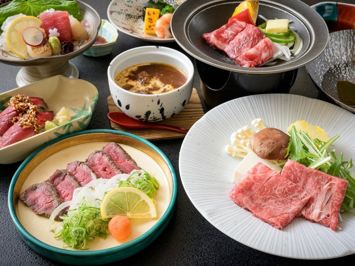 Nikmati hidangan lengkap daging sapi Kobe, merek daging sapi terkenal dari Kobe.