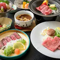 Nikmati hidangan lengkap daging sapi Kobe, merek daging sapi terkenal dari Kobe.