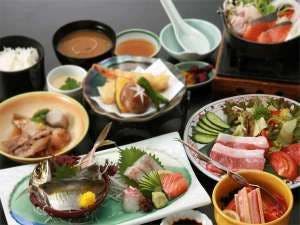 ซาชิมิปลาสดอาจิ เนื้อวากิว และปูหิมะกับน้ำส้มสายชู!