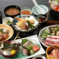 ซาชิมิปลาสดอาจิ เนื้อวากิว และปูหิมะกับน้ำส้มสายชู!