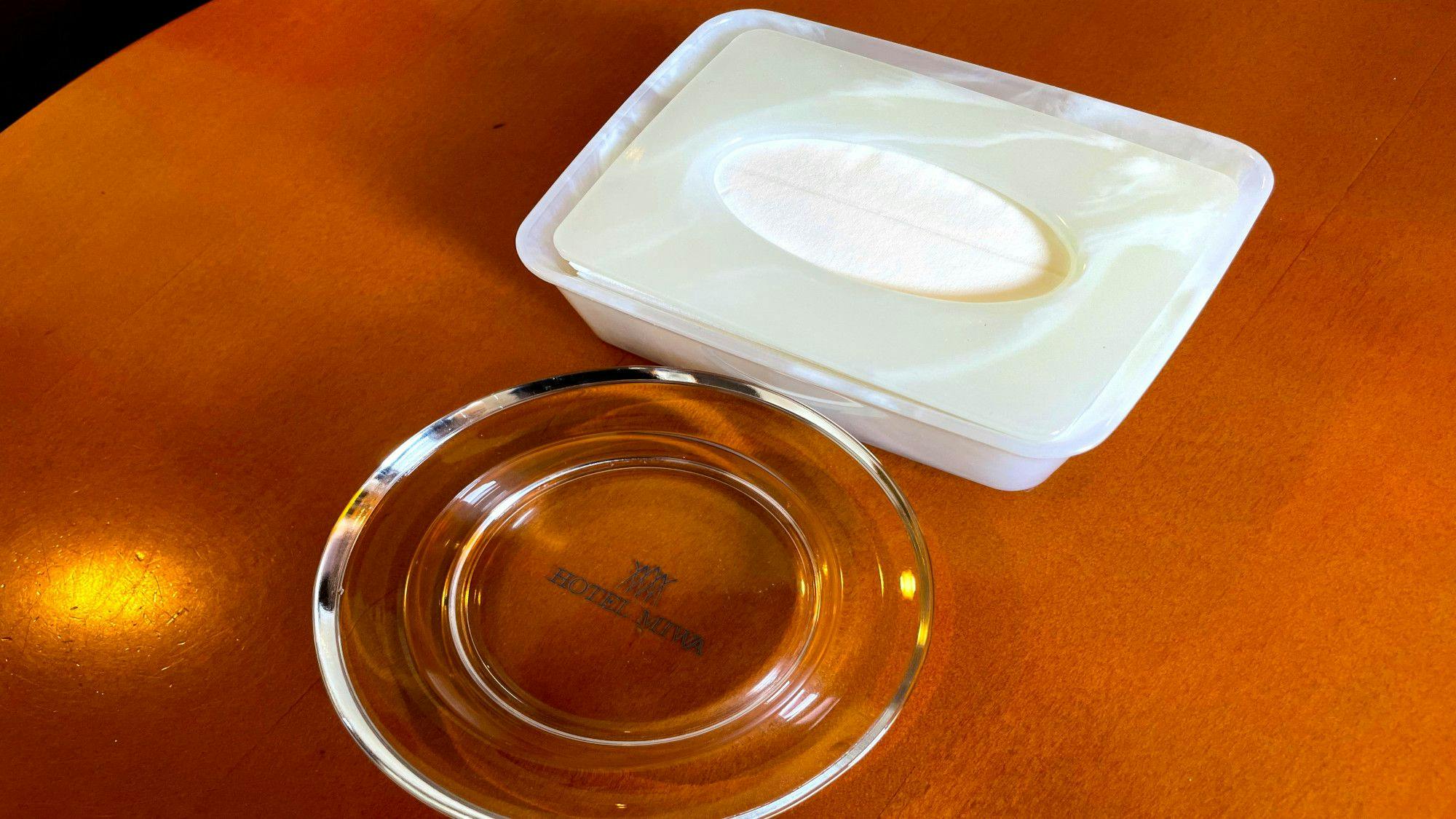 ที่เขี่ยบุหรี่จะมีให้เฉพาะในห้องสูบบุหรี่เท่านั้น