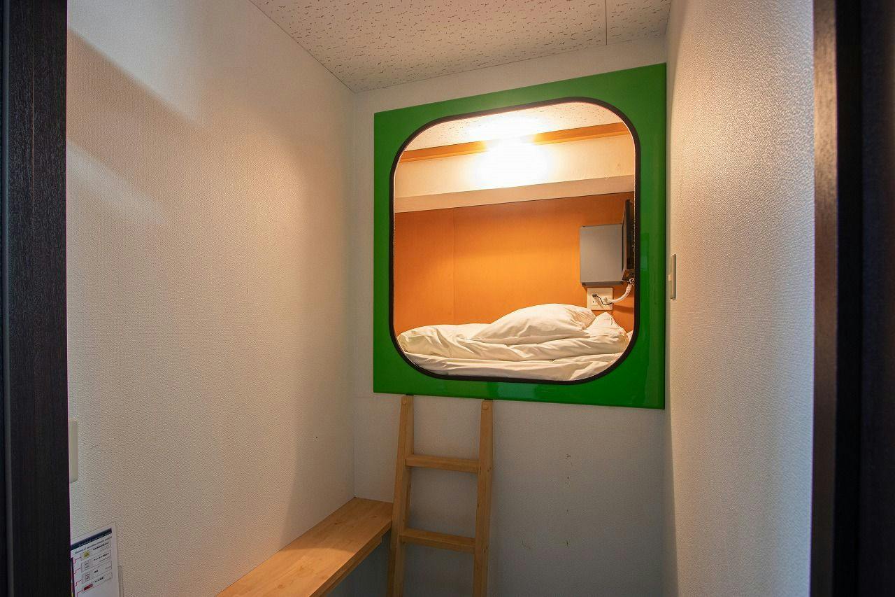 Beppu Onsen Capsule Hotel Gloria