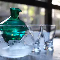 รับสาเกท้องถิ่นพร้อมกับอาหารของคุณไหม?