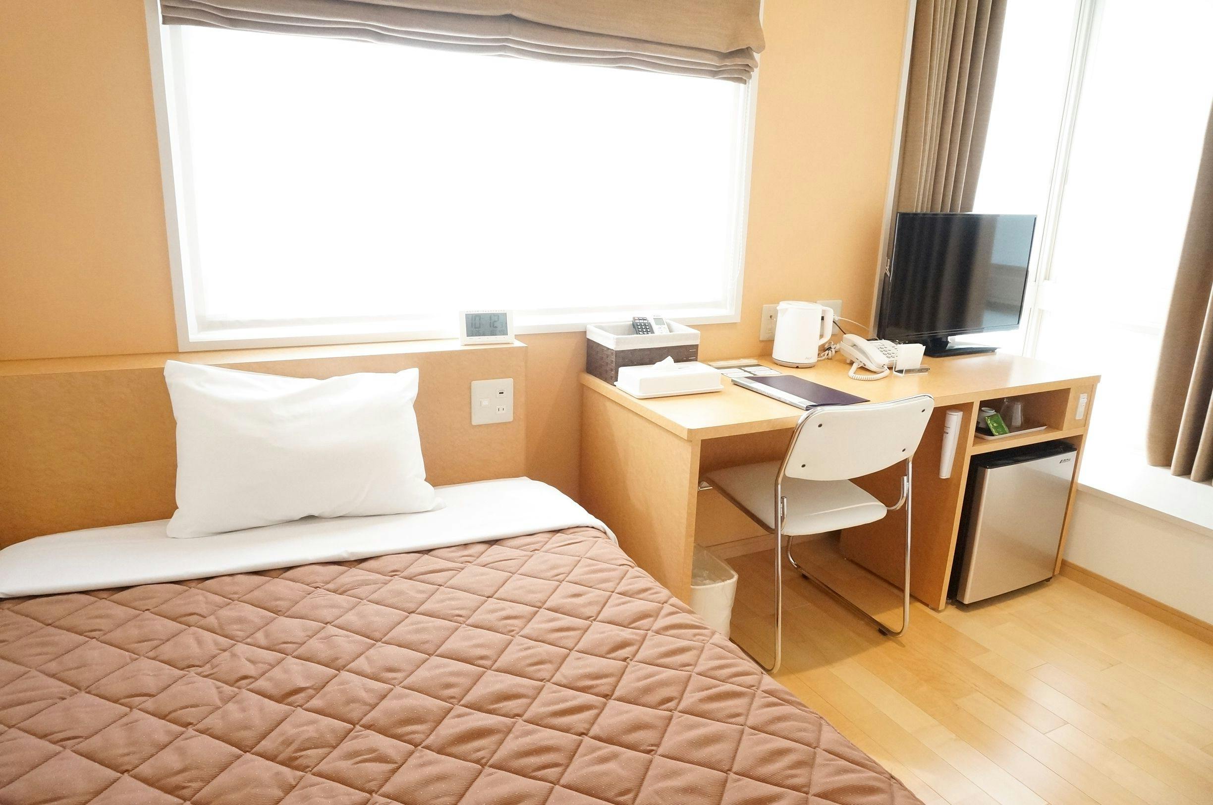 นี่คือห้องพักประเภท C พร้อมพื้นไม้