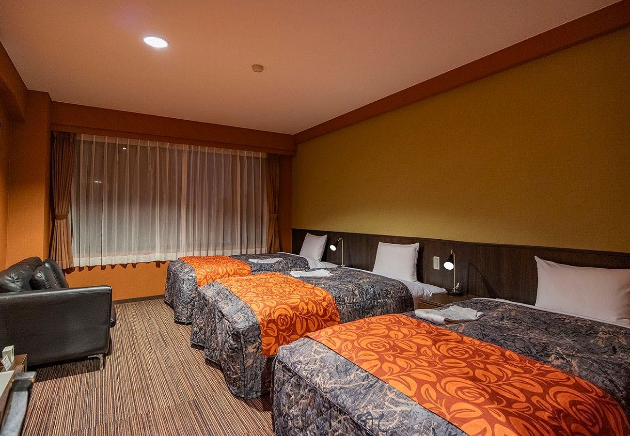 グランドホテル六甲スカイヴィラ 朝食付 緑に囲まれた六甲山上のレストランで優雅に朝食 3ベッド 2f 禁煙 バス トイレ付 Yahoo トラベル