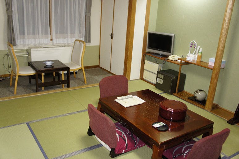 日式8榻榻米房間