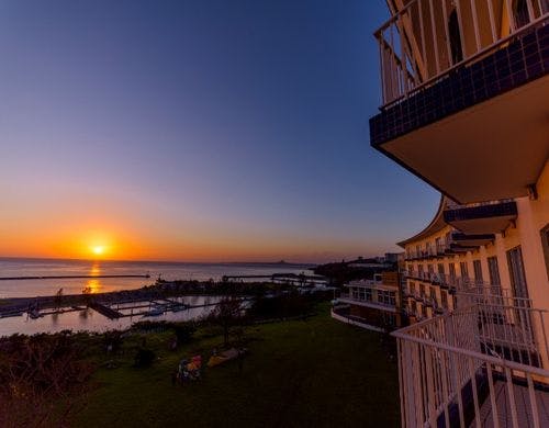 客室から眺める夕日