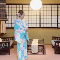 หากคุณนำชุดยูกาตะมา เจ้าของจะช่วยสวมใส่ให้ฟรี