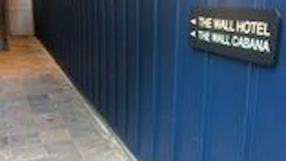 THE WALL HOTEL