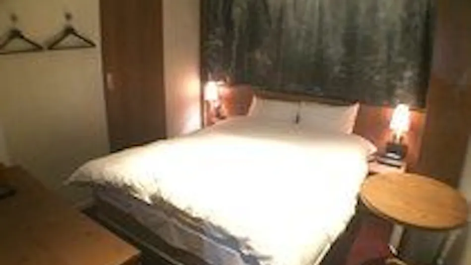 THE WALL HOTEL