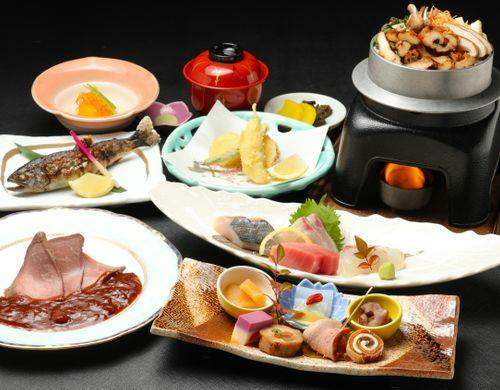 湯来の食材を活かした季節の味覚が楽しめる
