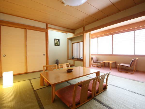 Kamar gaya Jepang lantai 2, 10 tatami (kapasitas 4 orang)