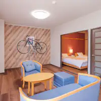 สามารถนำจักรยานเข้ามาได้ (มีขาตั้ง)