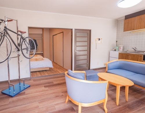 自転車持ち込み可（スタンドあり）