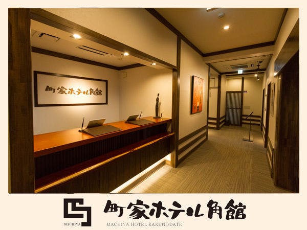 ทางเดินใกล้เคาน์เตอร์ต้อนรับ