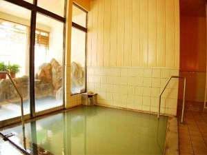 น้ำพุร้อนที่อบอุ่นและสงบ